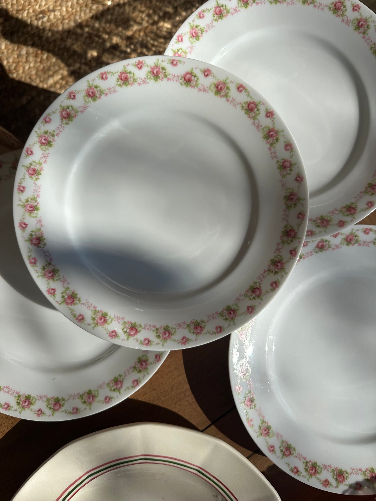 8 grandes assiettes plates en porcelaine de Limoges De Raymonde à Zoé