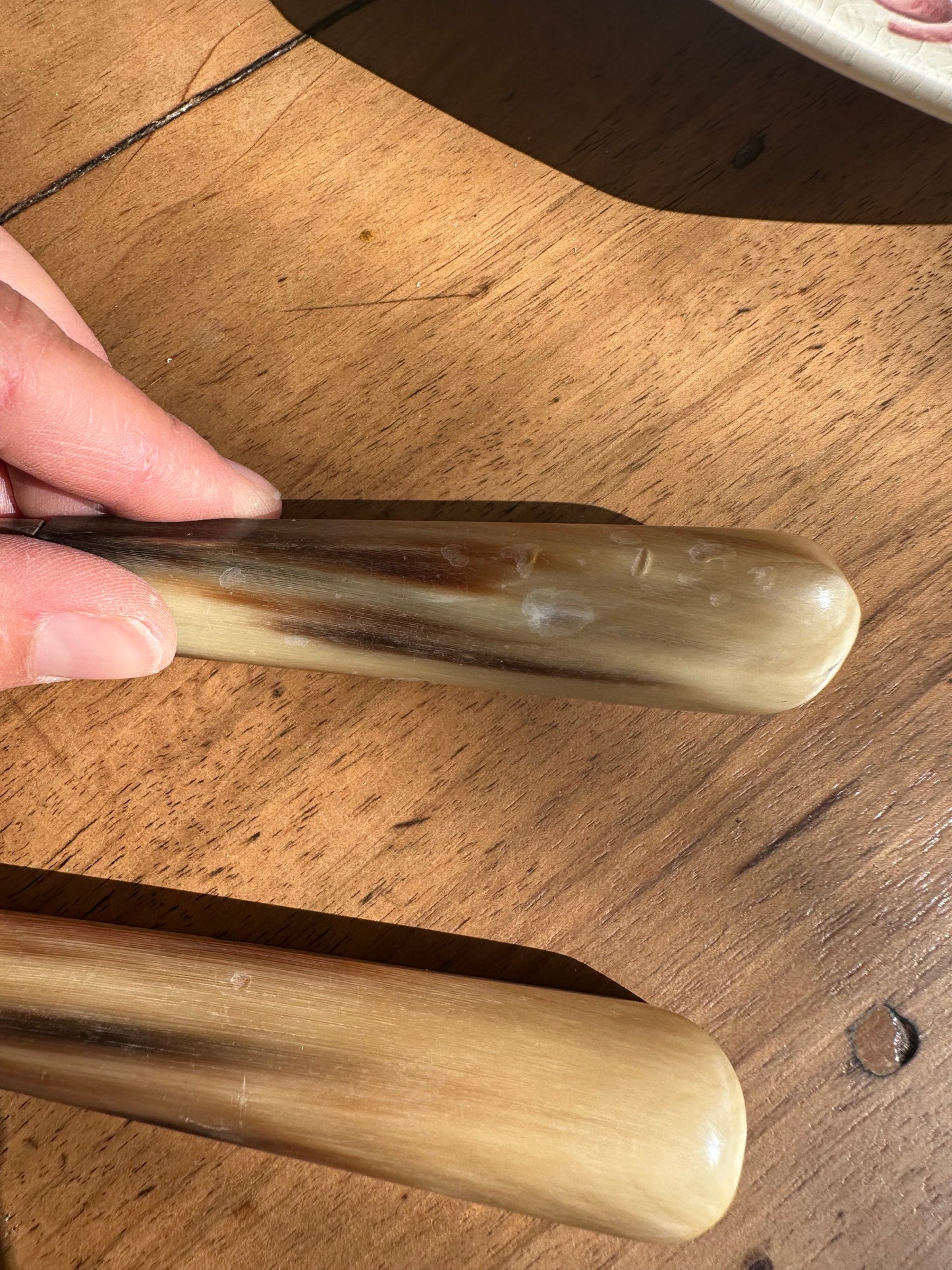 Couverts à découpe en corne De Raymonde à Zoé