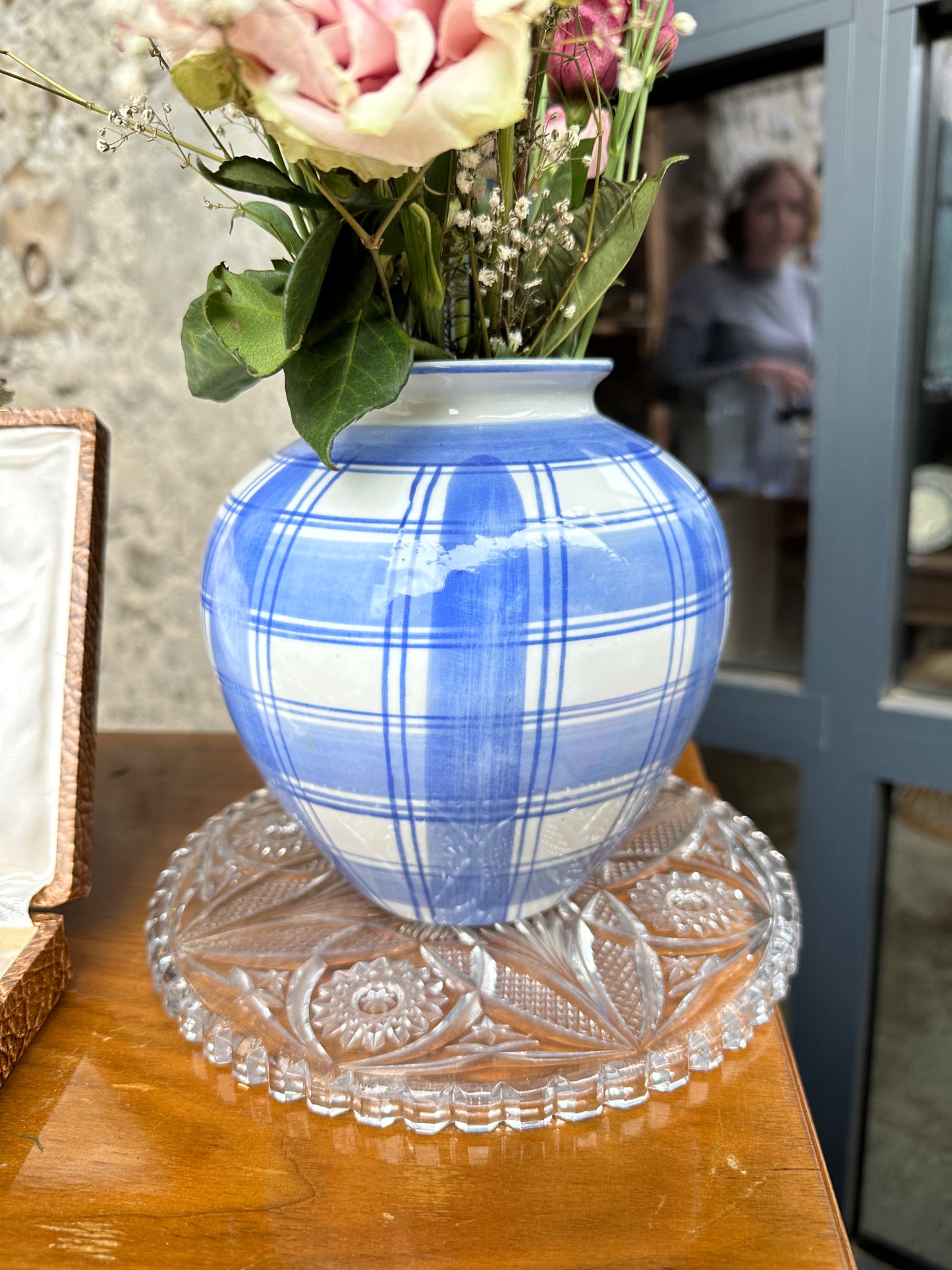 Vase en céramique à carreaux bleu et blanc De Raymonde à Zoé