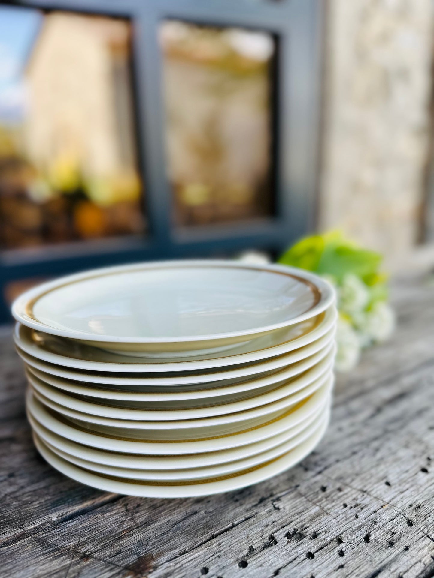 Ensemble de 6 assiettes plates en porcelaine blanche et dorée De Raymonde à Zoé
