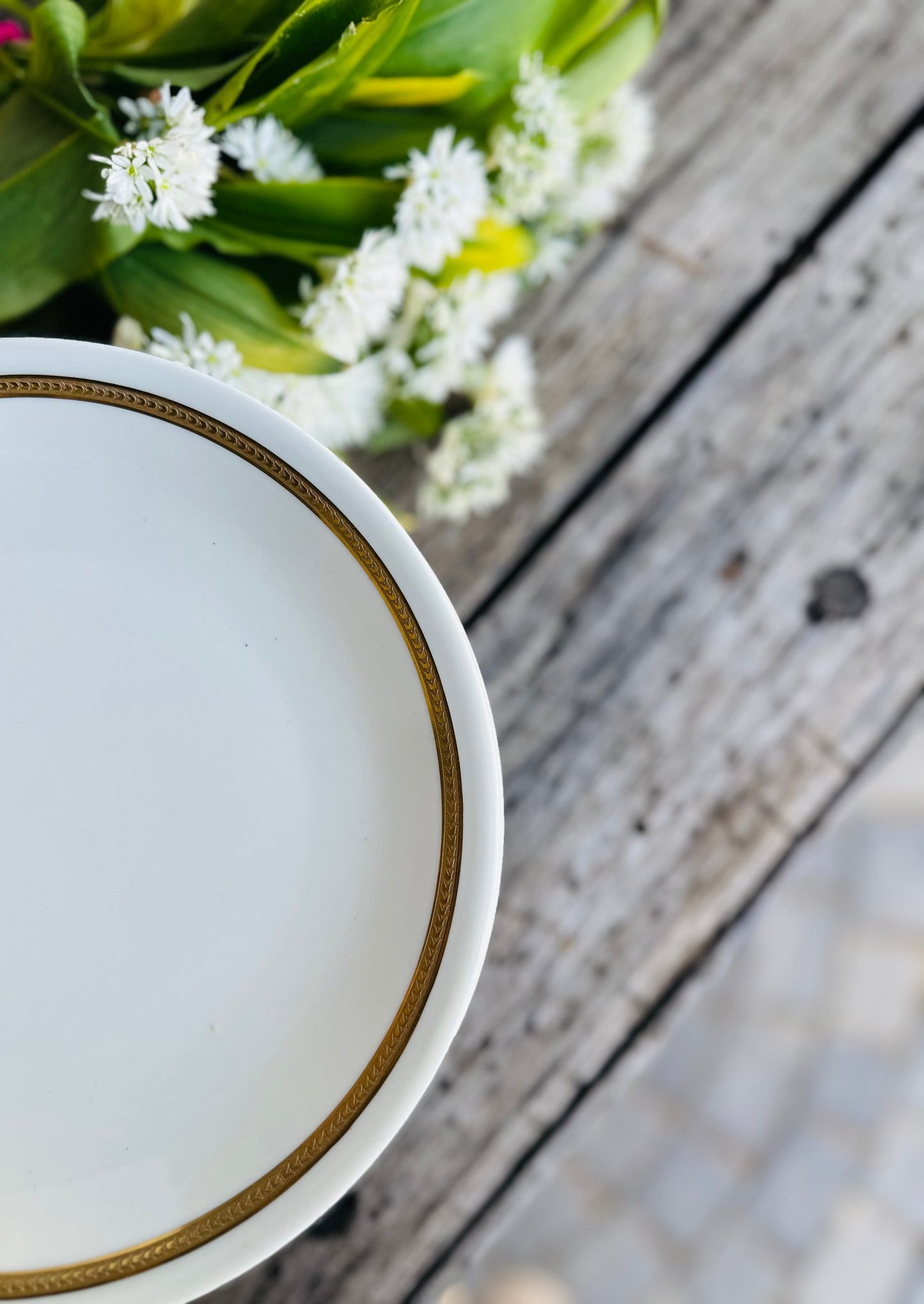 Ensemble de 6 assiettes plates en porcelaine blanche et dorée De Raymonde à Zoé