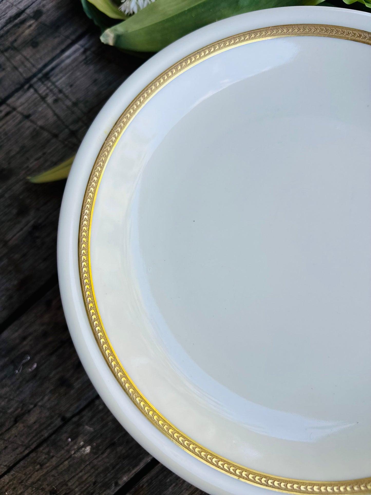 Ensemble de 6 assiettes plates en porcelaine blanche et dorée De Raymonde à Zoé