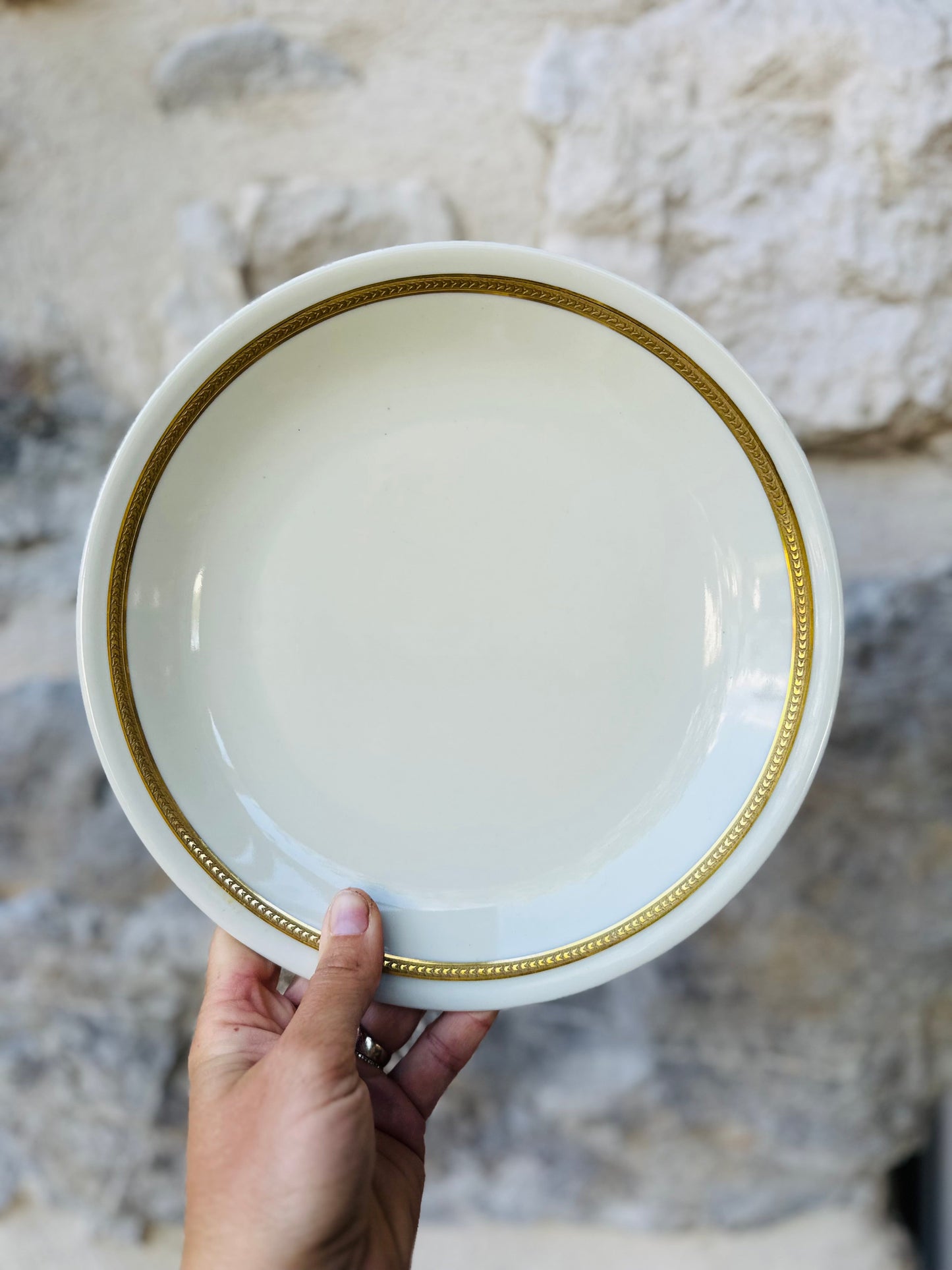 Ensemble de 6 assiettes plates en porcelaine blanche et dorée De Raymonde à Zoé