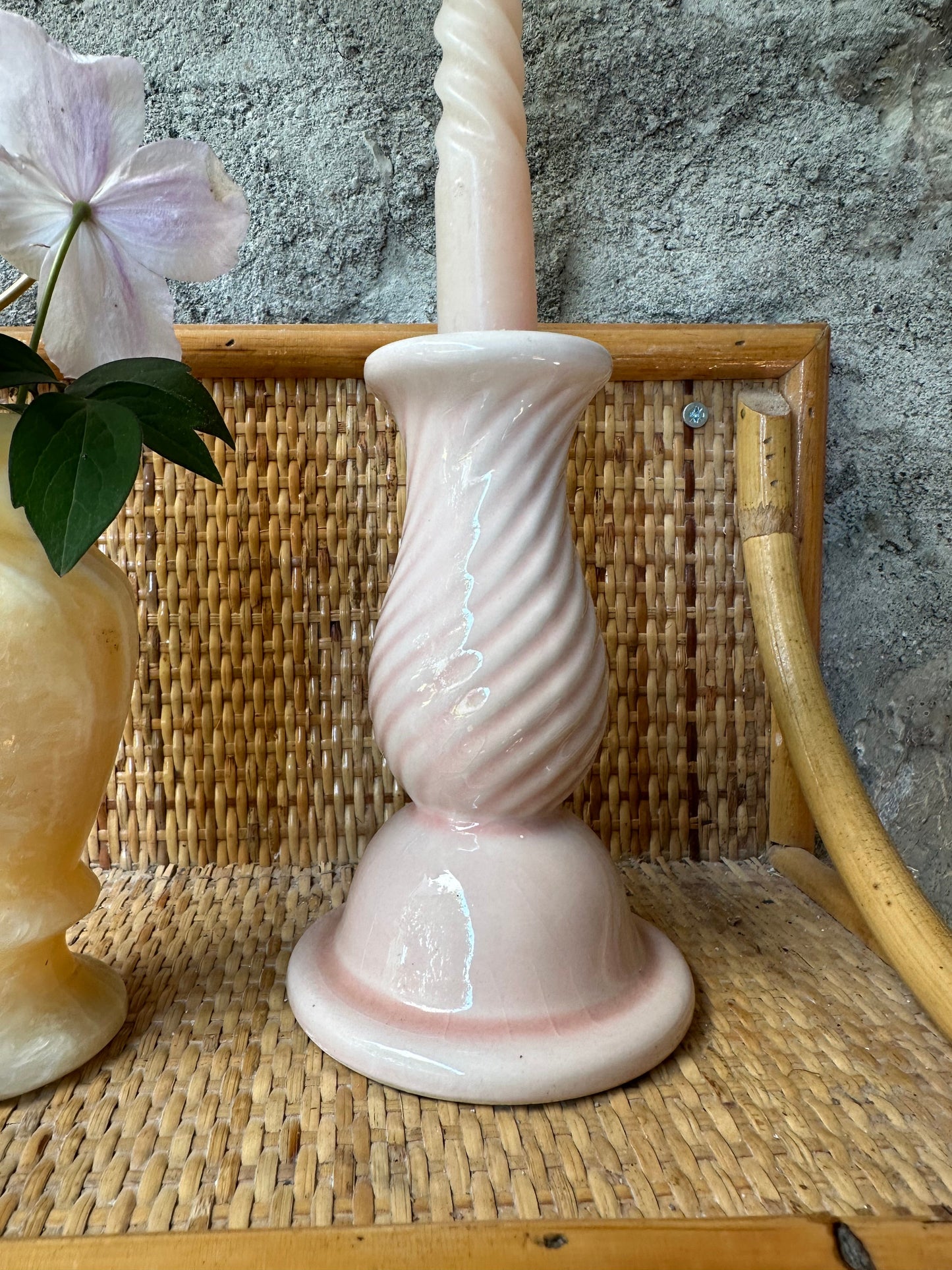 Bougeoir torsadé en céramique rose De Raymonde à Zoé