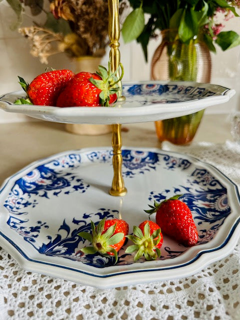 Serviteur à 2 niveaux en faience bleue et blanche De Raymonde à Zoé