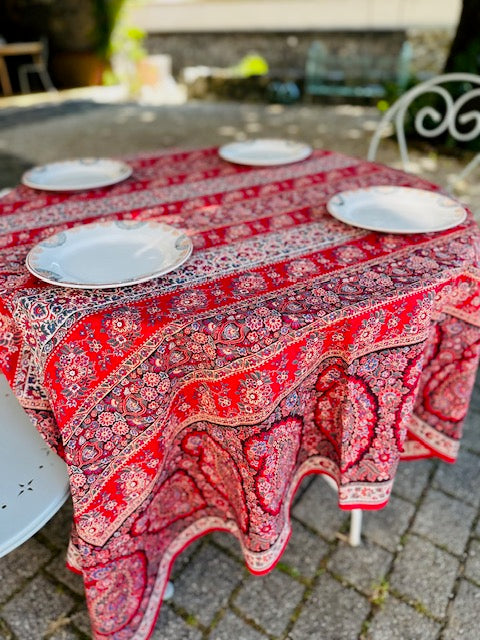 Nappe carrée imprimée rouge De Raymonde à Zoé