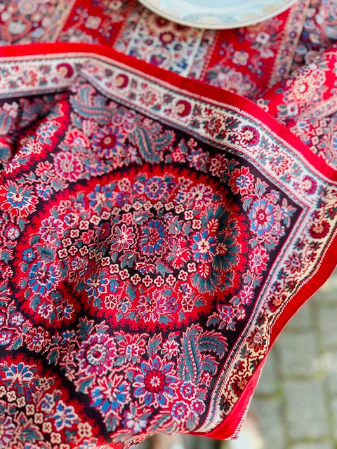 Nappe carrée imprimée rouge De Raymonde à Zoé