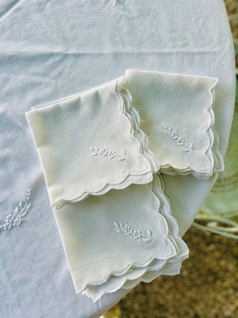 Nappe festonnée en coton De Raymonde à Zoé