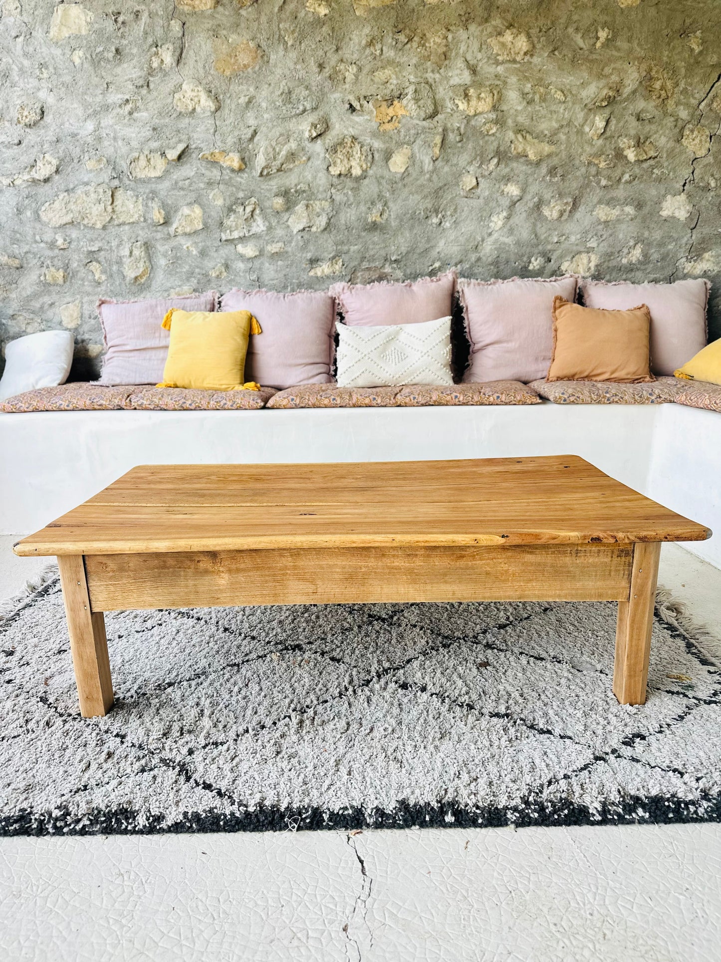 Table basse ancienne en bois massif De Raymonde à Zoé