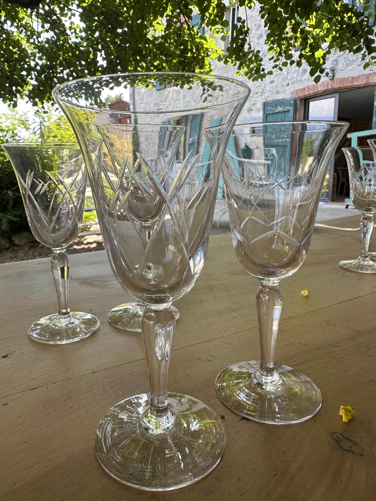10 verres à vin en verre ciselé De Raymonde à Zoé