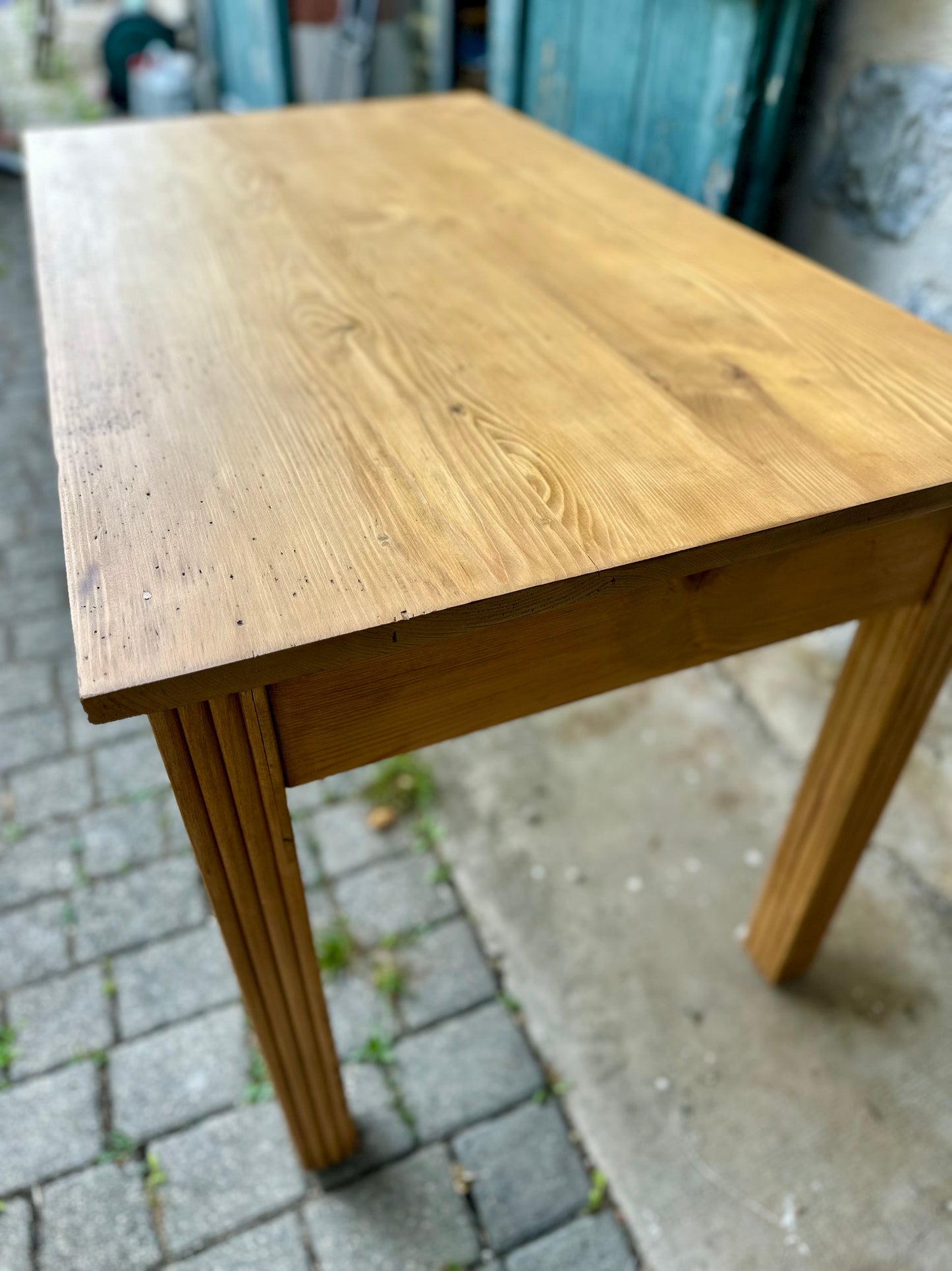 Table En Bois massif vintage De Raymonde à Zoé