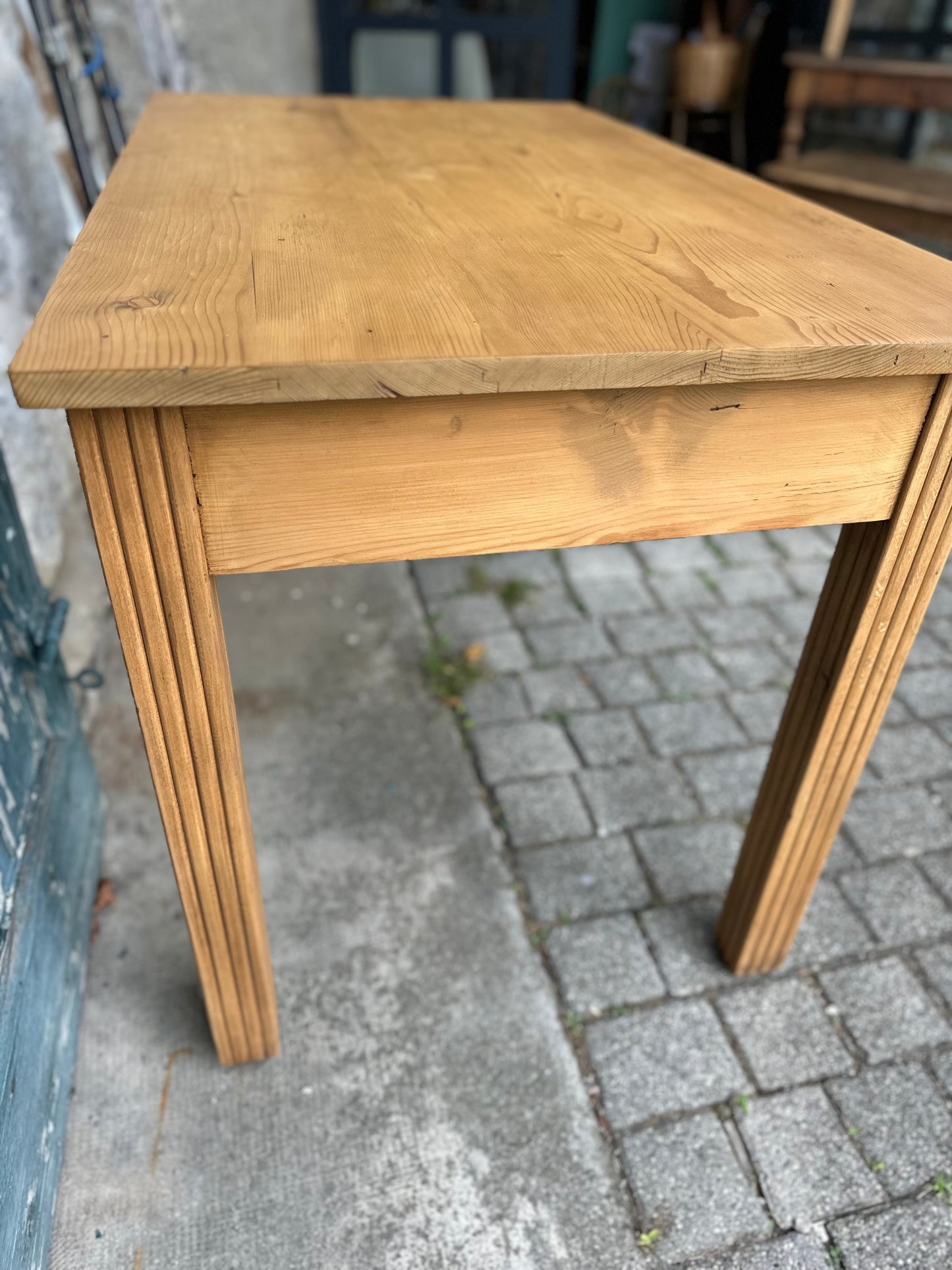 Table En Bois massif vintage De Raymonde à Zoé