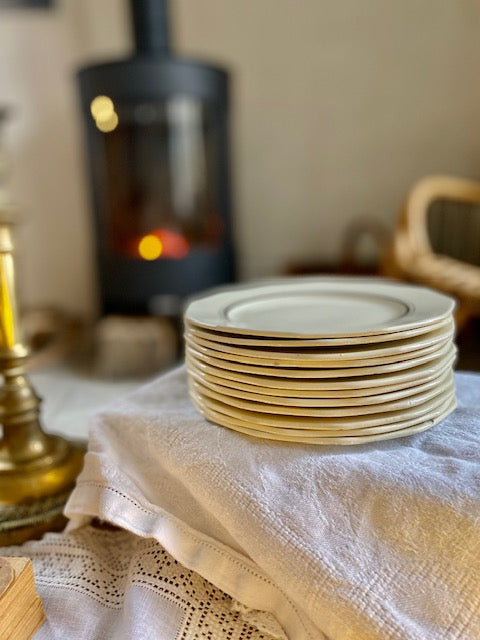 Ensemble de 12 assiettes à dessert en faïence Badonviller De Raymonde à Zoé