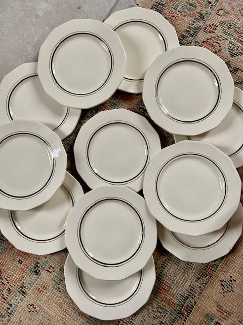 Ensemble de 12 assiettes à dessert en faïence Badonviller De Raymonde à Zoé