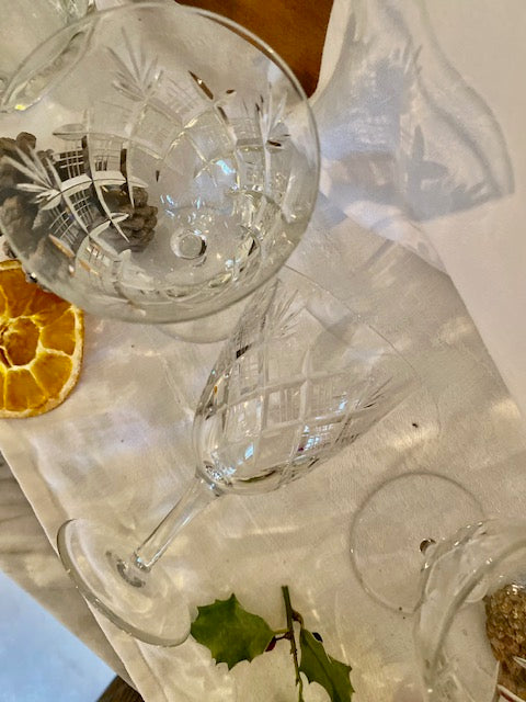 Ensemble de 8 verres à vin ou liqueur en cristal De Raymonde à Zoé