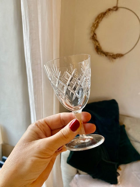 Ensemble de 8 verres à vin ou liqueur en cristal De Raymonde à Zoé