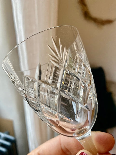 Ensemble de 8 verres à vin ou liqueur en cristal De Raymonde à Zoé