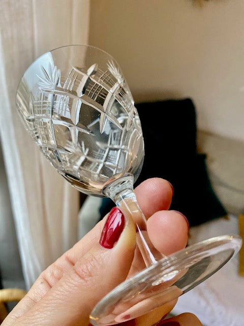 Ensemble de 8 verres à vin ou liqueur en cristal De Raymonde à Zoé