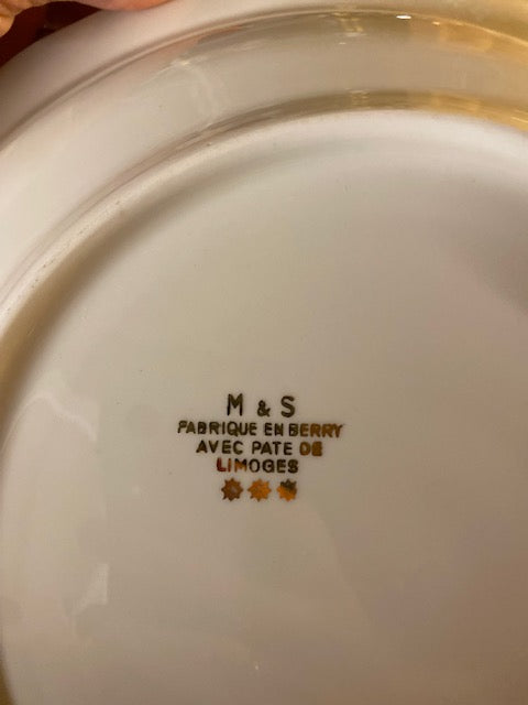 Grand plat rond et creux en porcelaine et dorures De Raymonde à Zoé