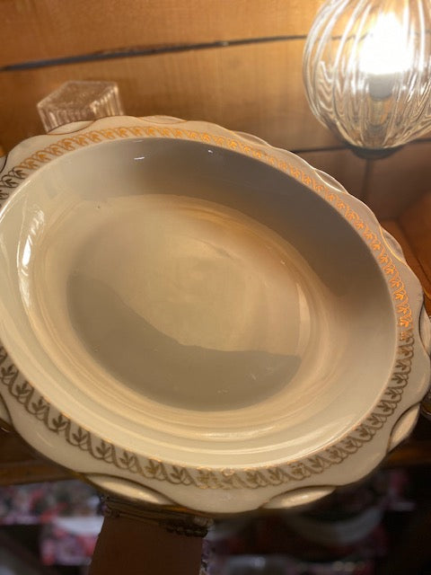 Grand plat rond et creux en porcelaine et dorures De Raymonde à Zoé