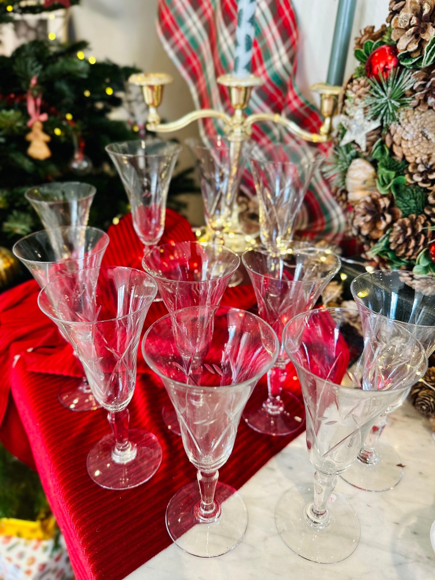 10 flûtes à champagne en verre ciselé De Raymonde à Zoé