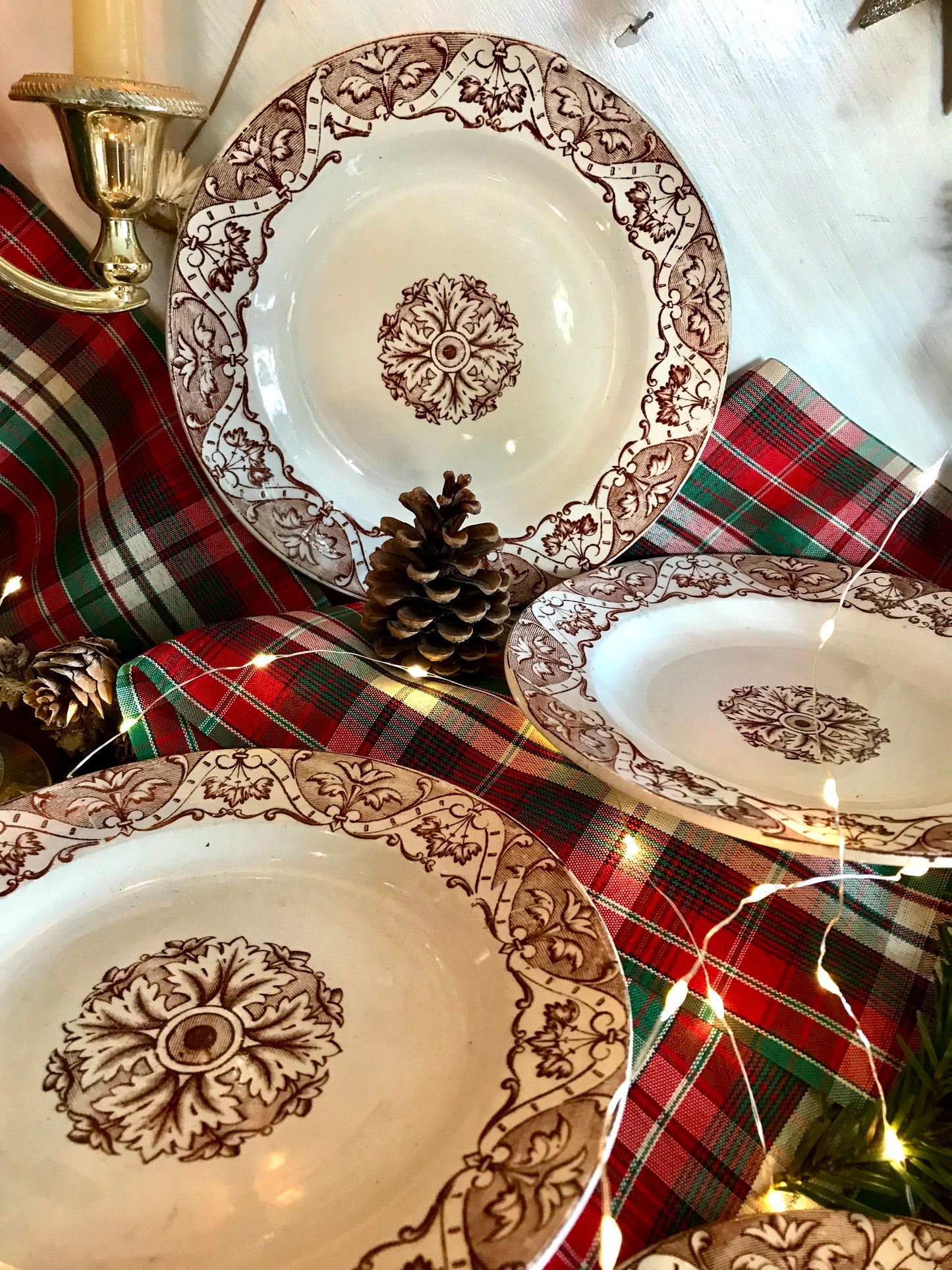 Ensemble de 4 assiettes à dessert en terre de fer De Raymonde à Zoé