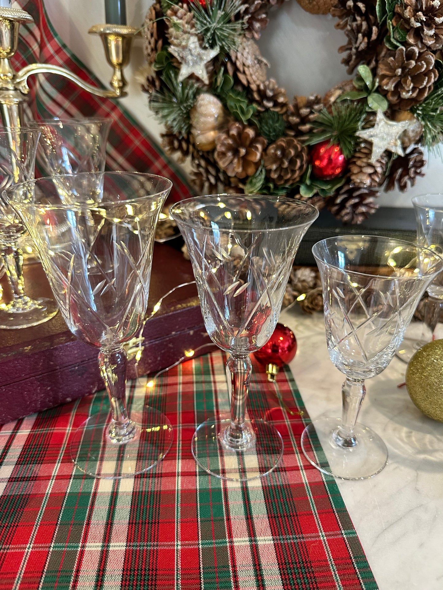 10 verres à vin en verre ciselé De Raymonde à Zoé