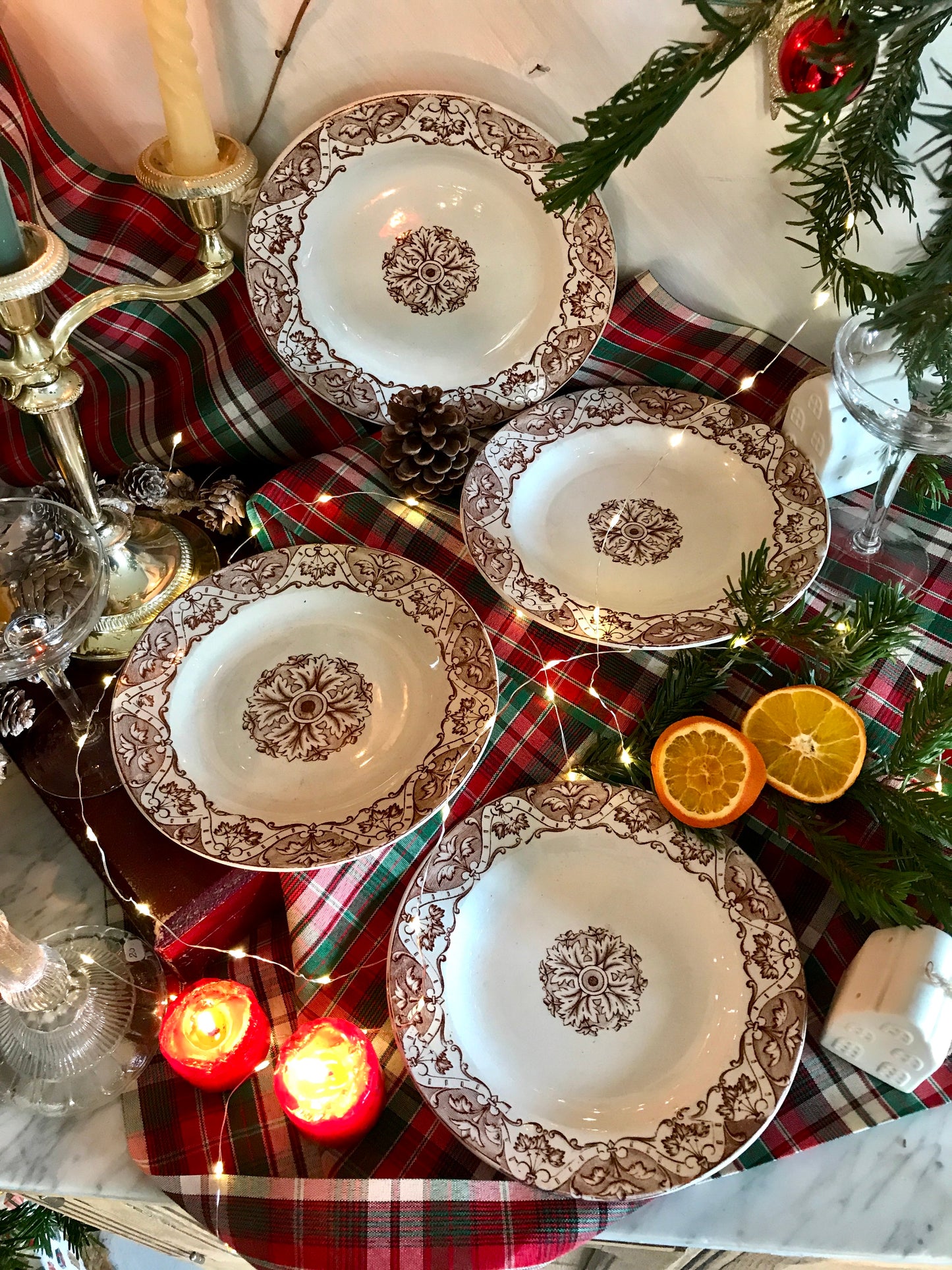 Ensemble de 4 assiettes à dessert en terre de fer De Raymonde à Zoé