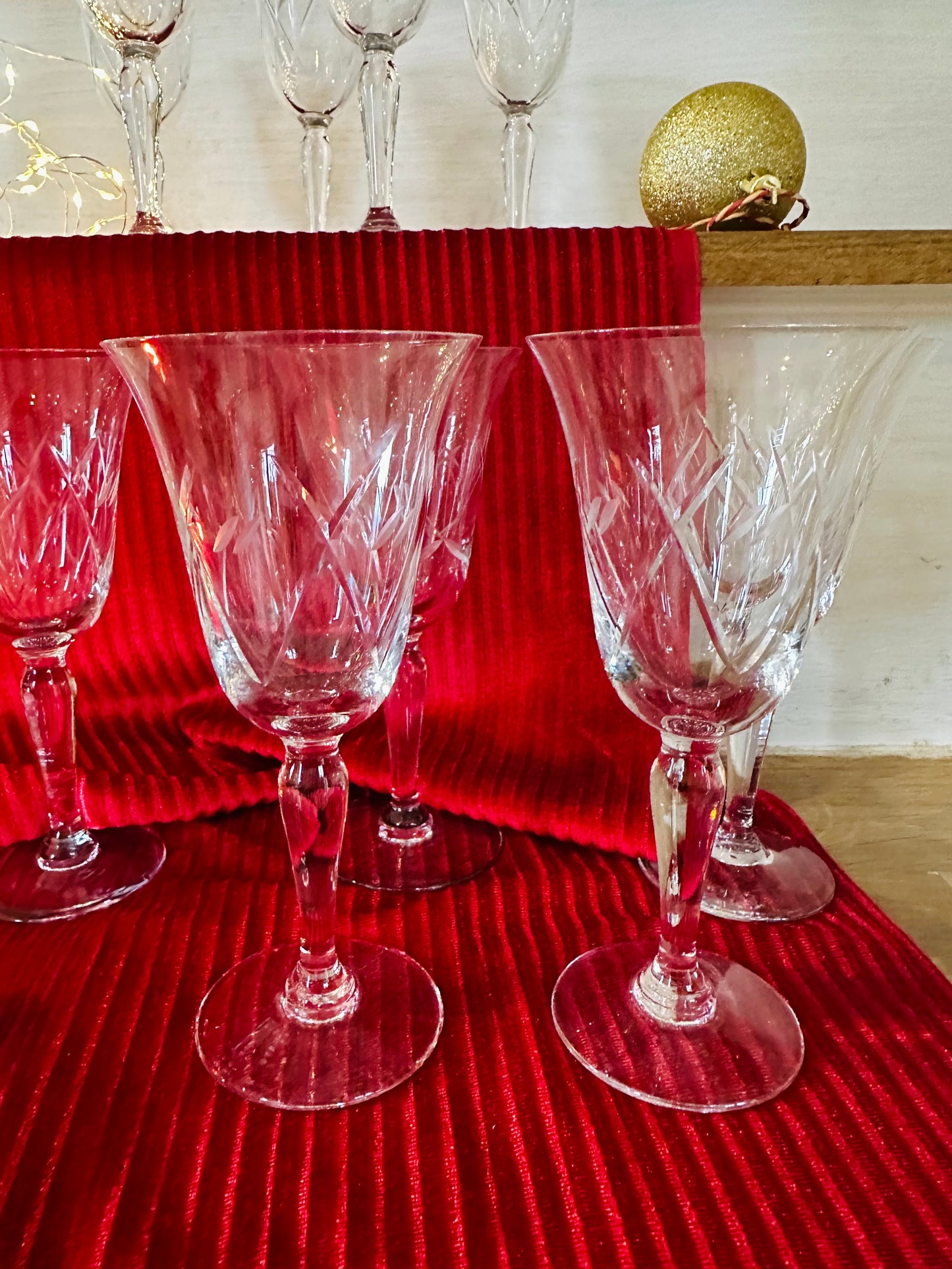10 verres à vin en verre ciselé De Raymonde à Zoé