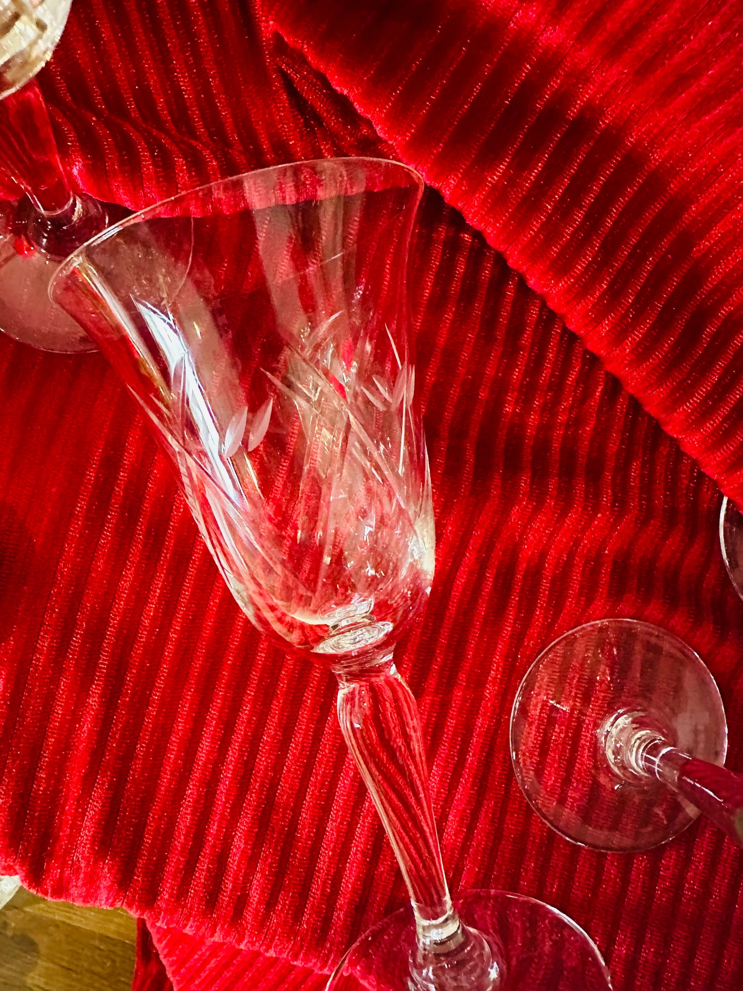 10 verres à vin en verre ciselé De Raymonde à Zoé