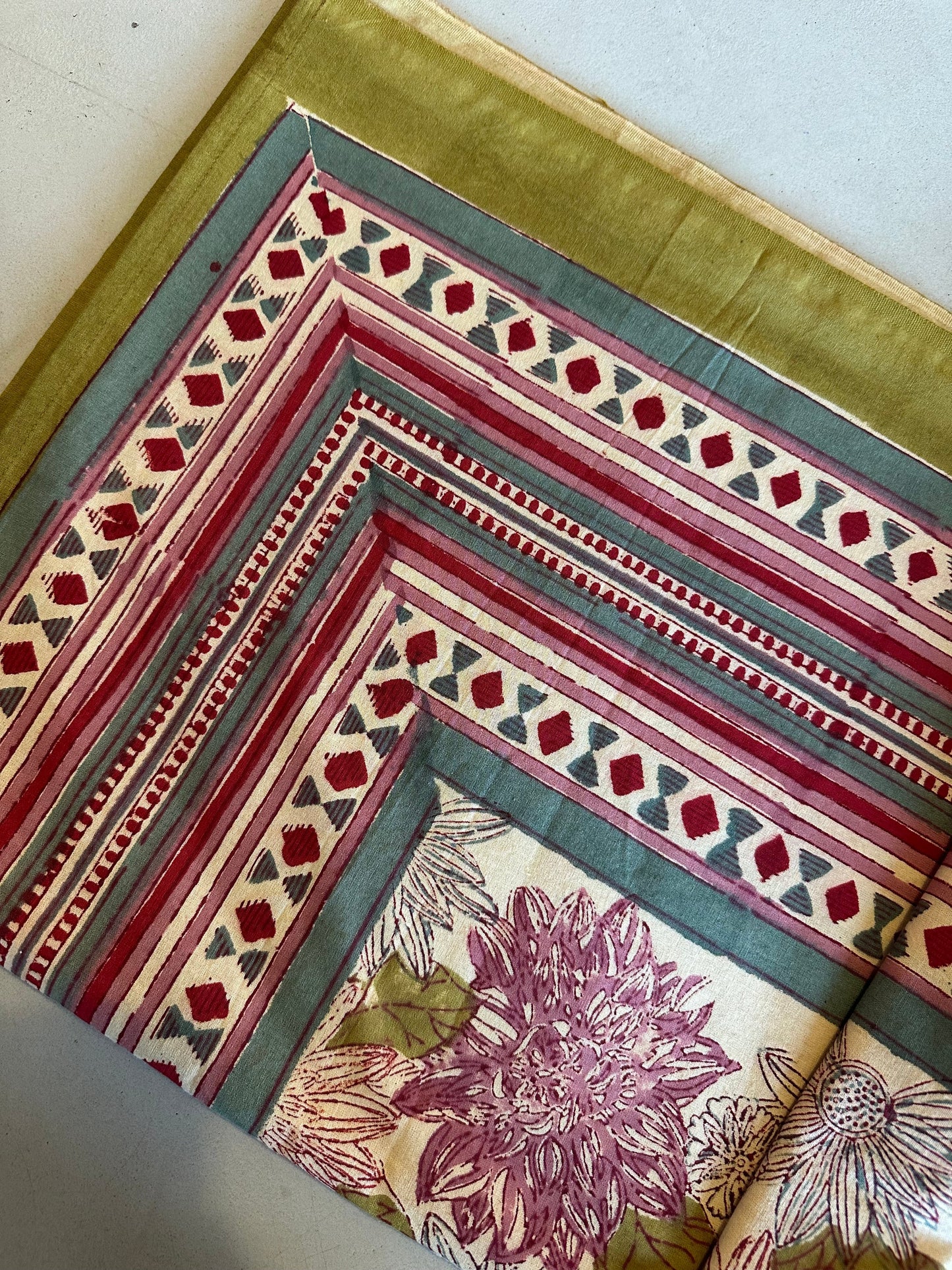 Nappe indienne block print. Modèle "Diwali" kaki 160x230cm De Raymonde à Zoé