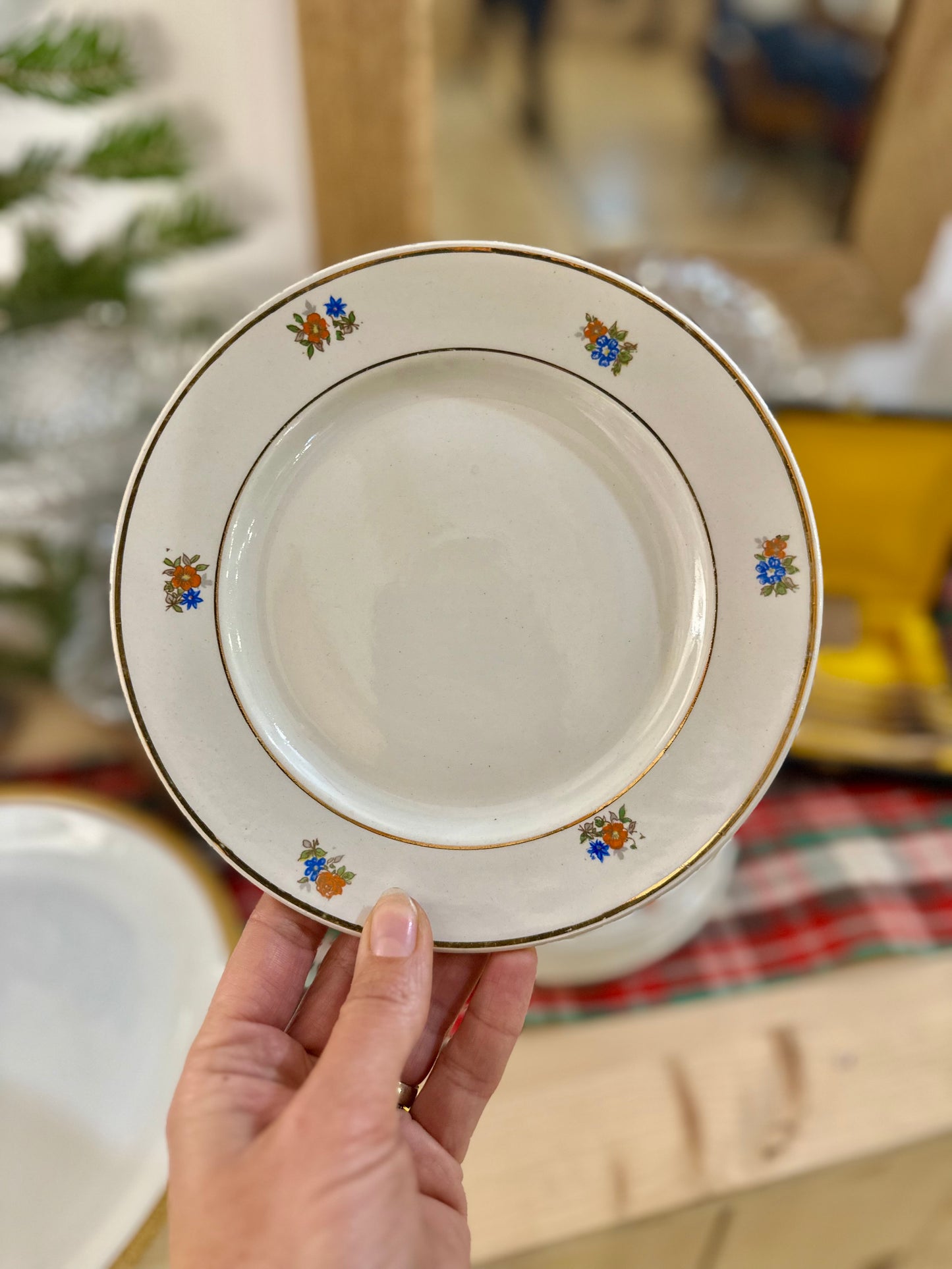 10 assiettes à dessert en ceramique décors de fleurs De Raymonde à Zoé