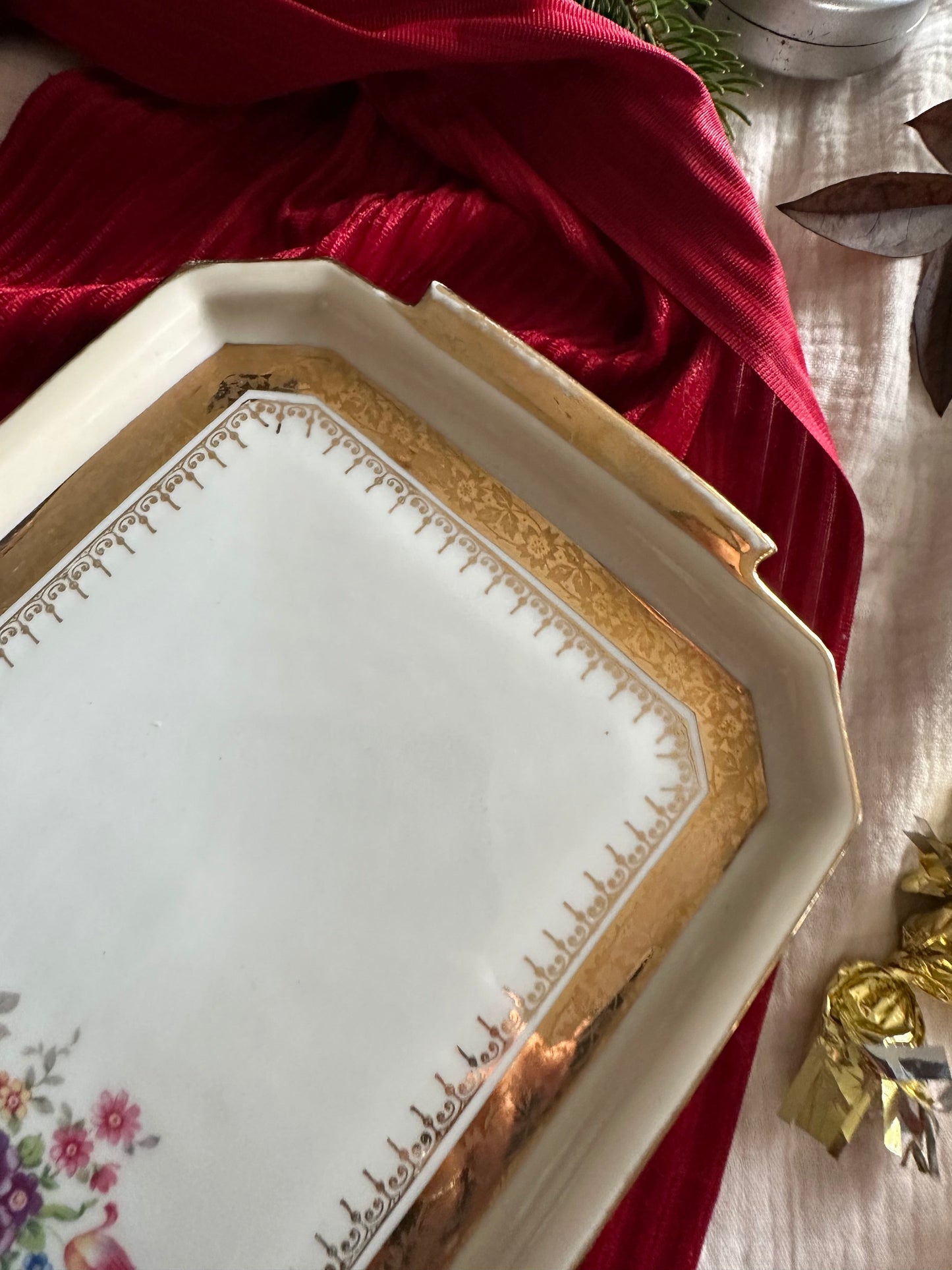 Plat a cake en porcelaine de Limoges De Raymonde à Zoé