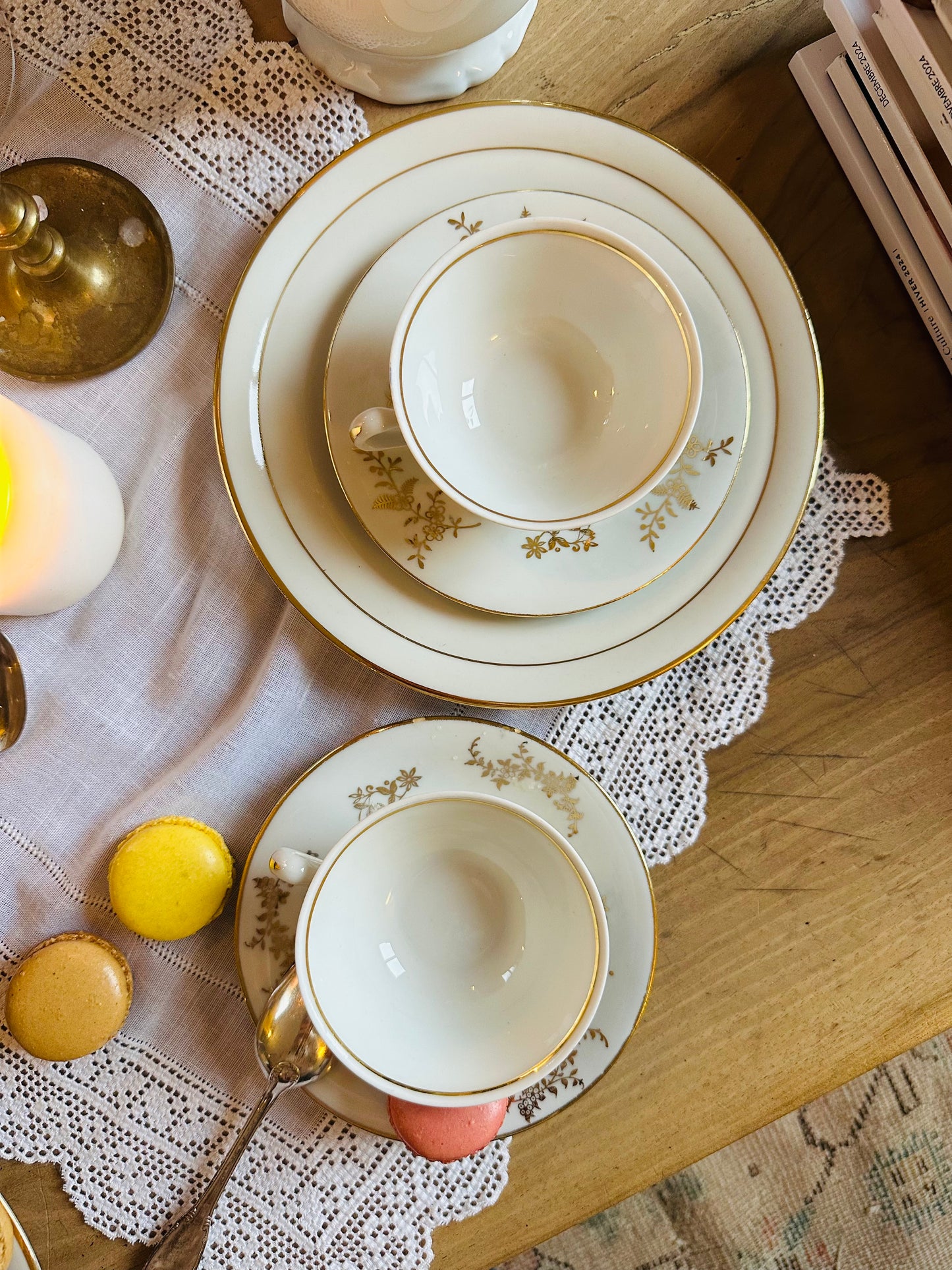 11 assiettes à dessert porcelaine blanche et dorée (Copie) De Raymonde à Zoé
