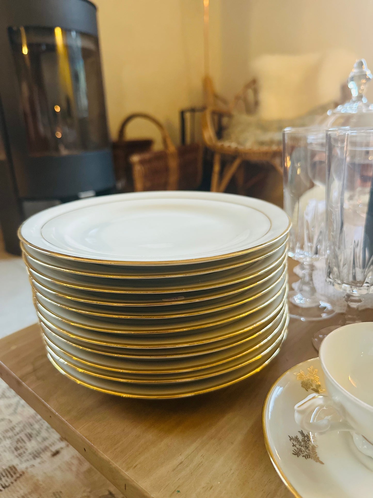 11 assiettes à dessert porcelaine blanche et dorée (Copie) De Raymonde à Zoé
