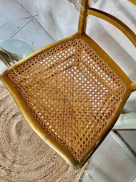 Chaise dorée de style Napoléon De Raymonde à Zoé