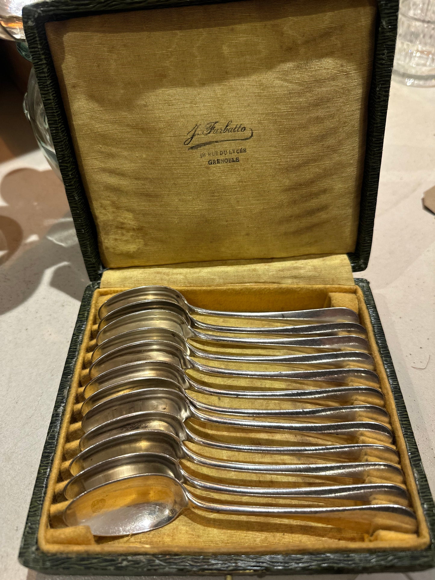 12 petites cuillères en métal argenté De Raymonde à Zoé