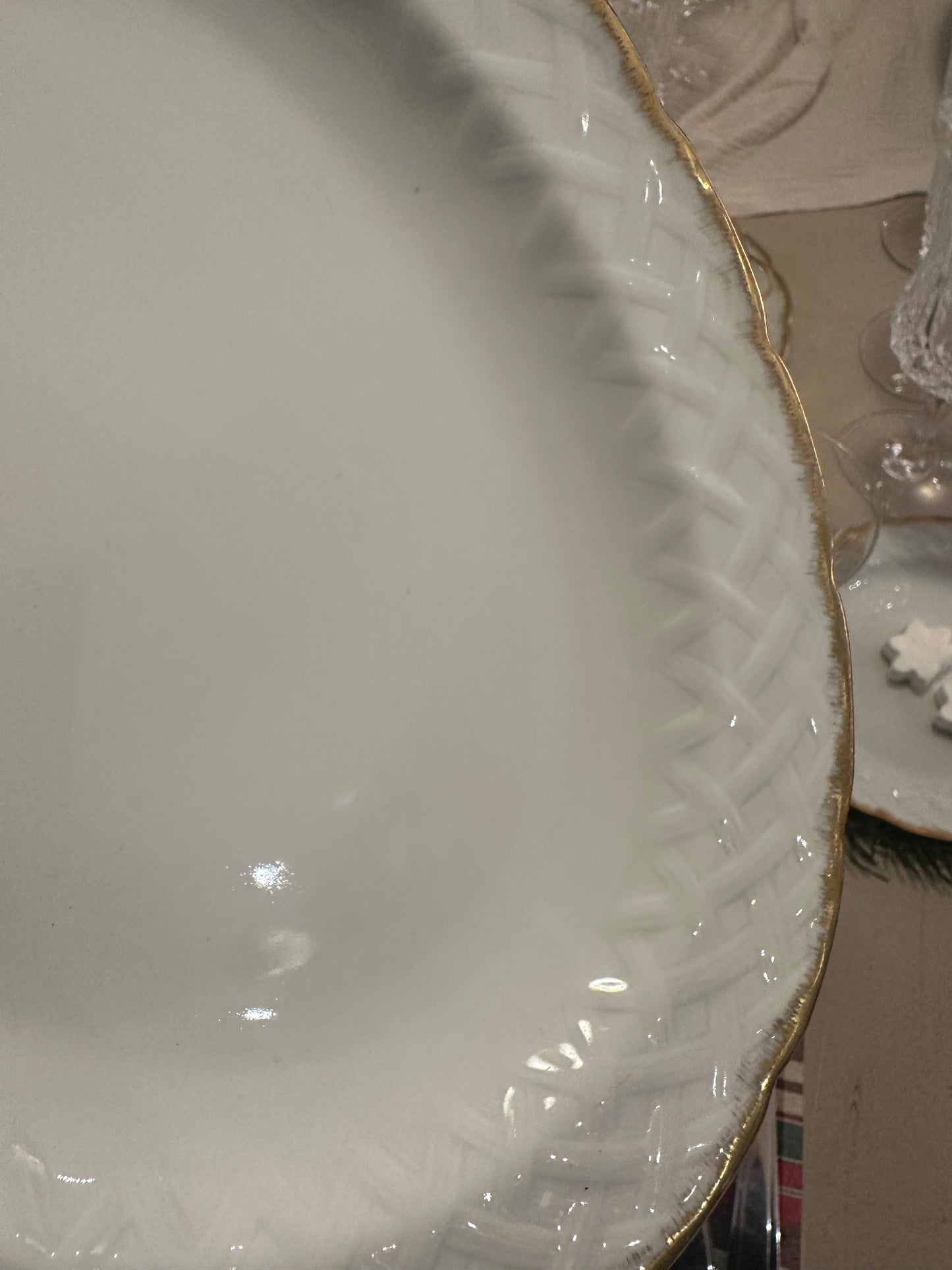 Grand plat oval en porcelaine et liseré doré Bernardaud De Raymonde à Zoé
