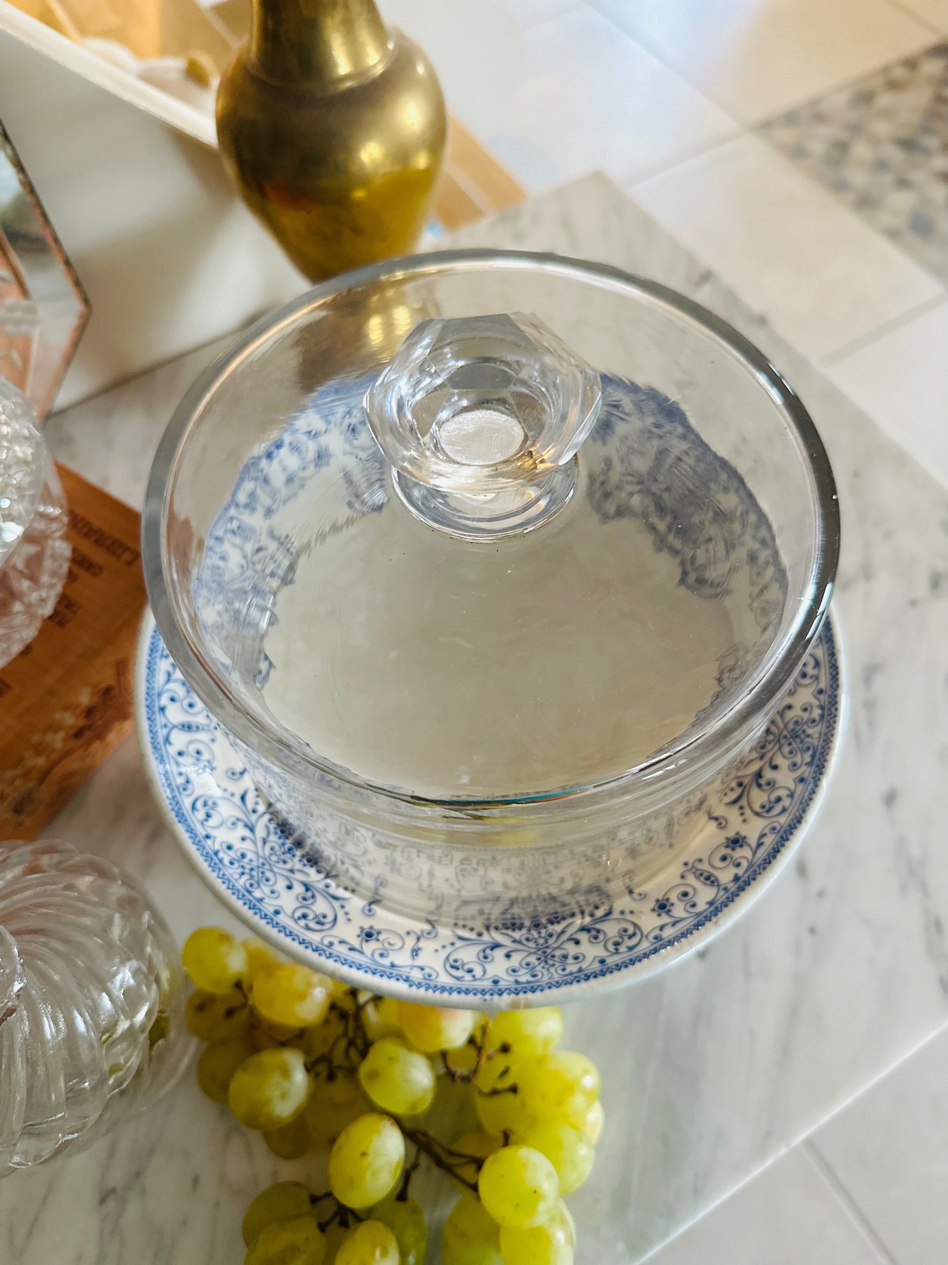 Cloche à fromages ou gâteaux en cristal De Raymonde à Zoé