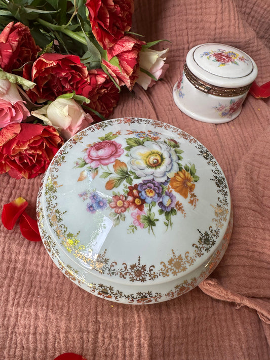 Boite à bijoux en porcelaine fleurie grand modèle De Raymonde à Zoé
