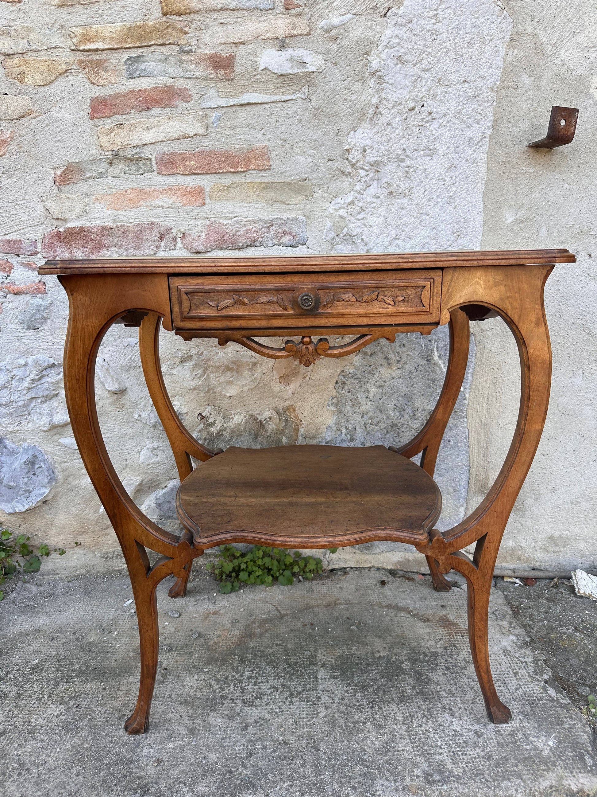 Meuble d’appoint en noyer De Raymonde à Zoé