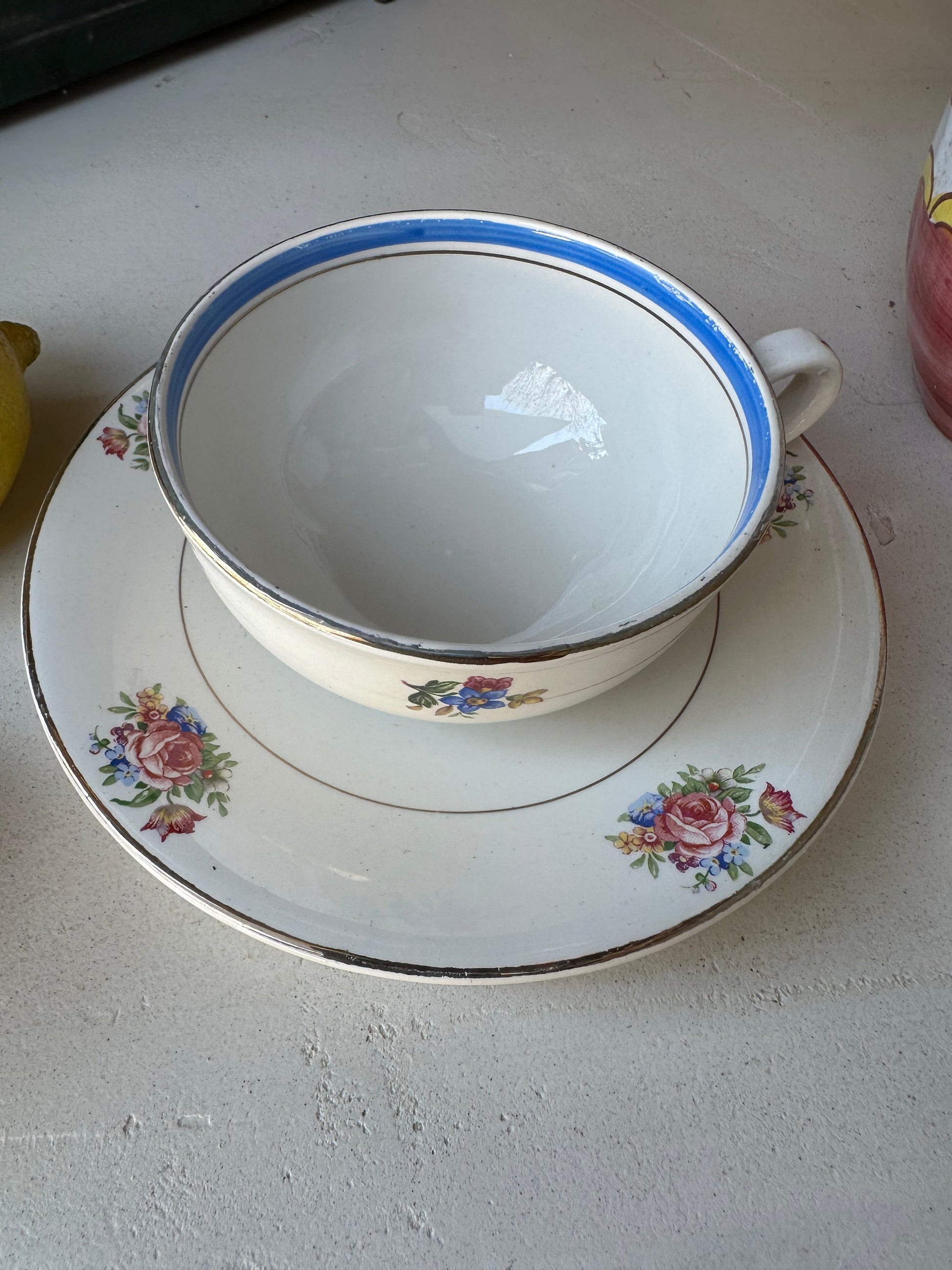 Tasse et soucoupe assortie faïence Sarreguemines De Raymonde à Zoé
