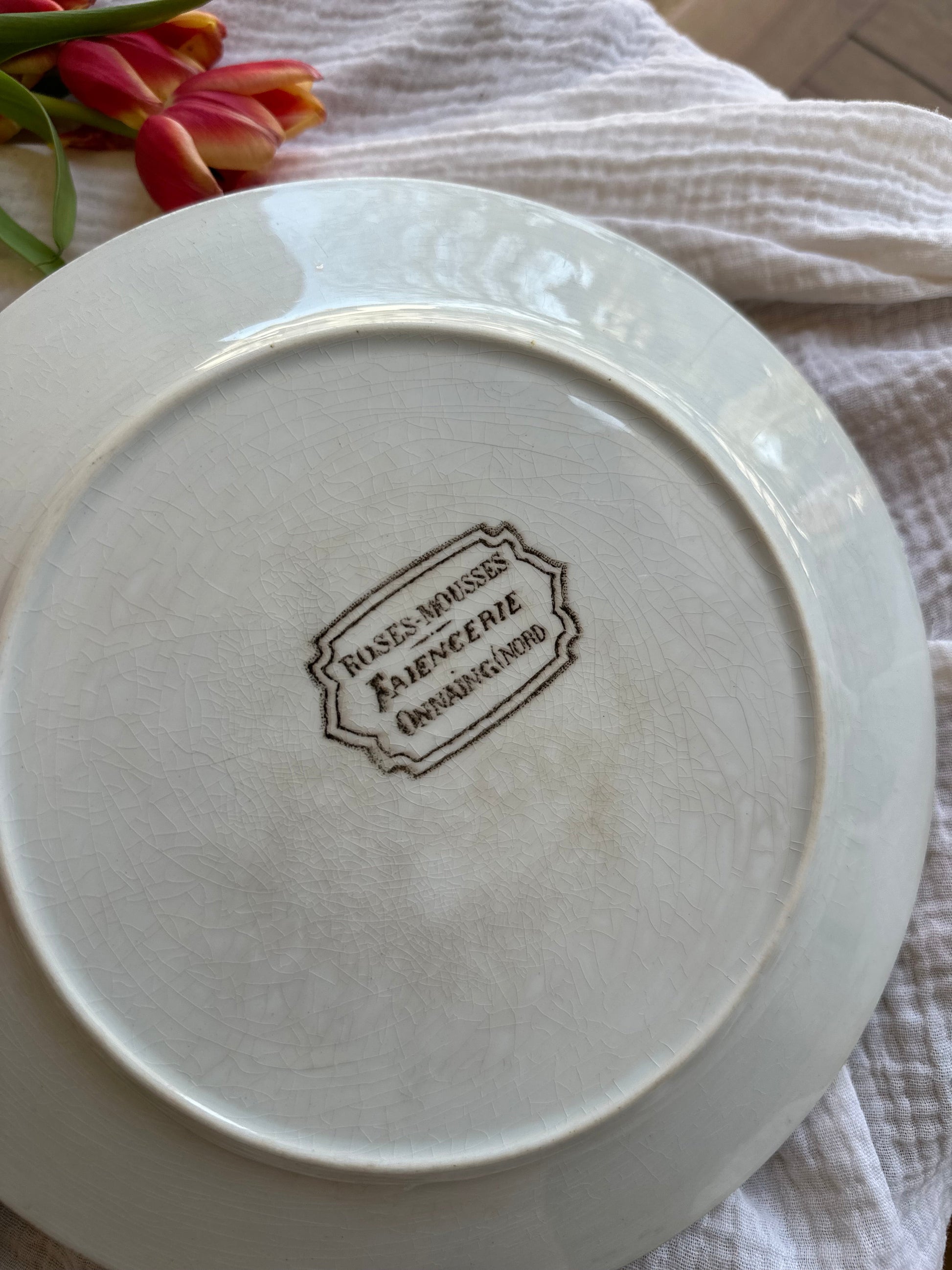 Assiette plates terre de fer De Raymonde à Zoé