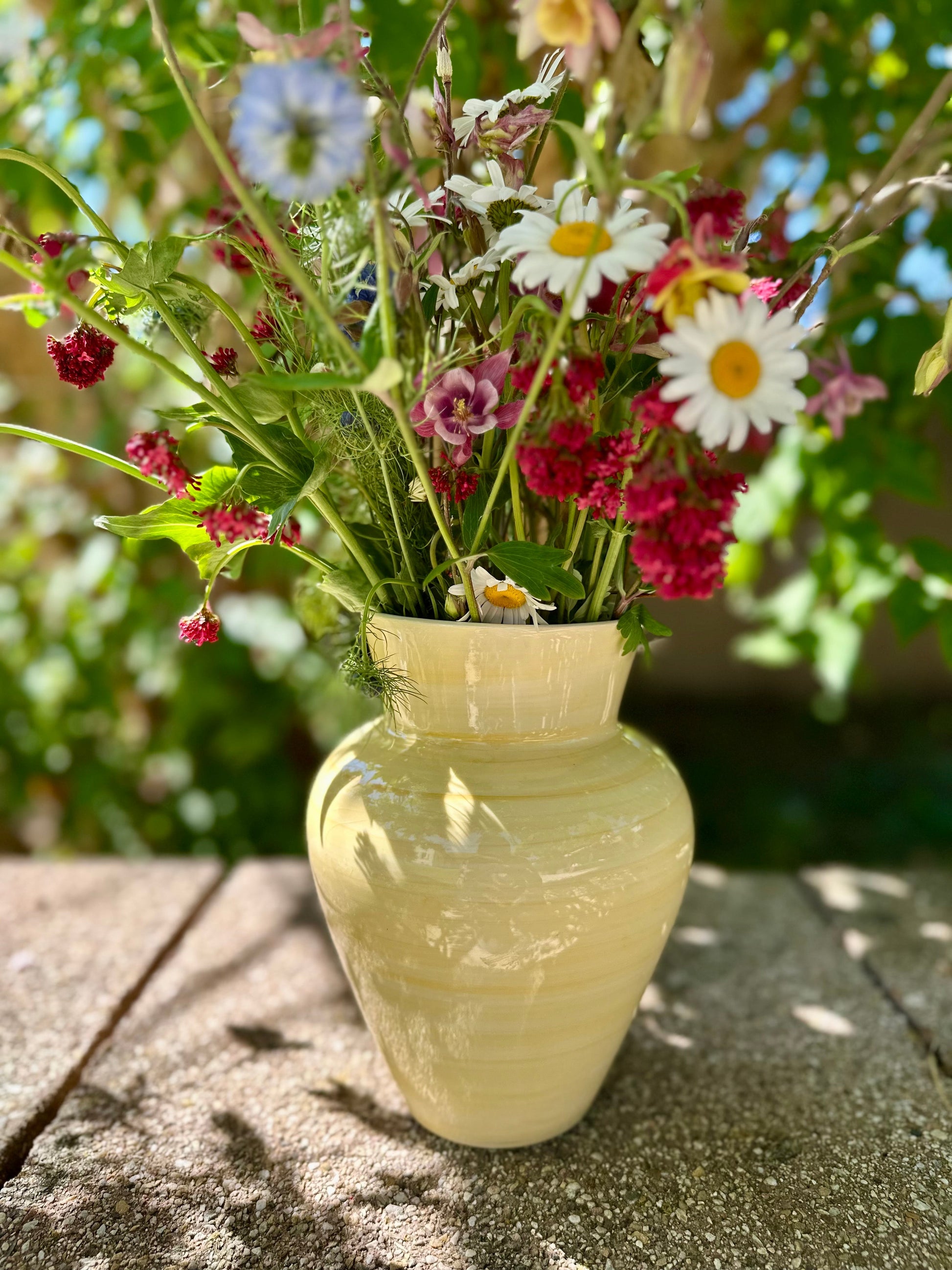 Vase jaune en céramique peint à la main De Raymonde à Zoé