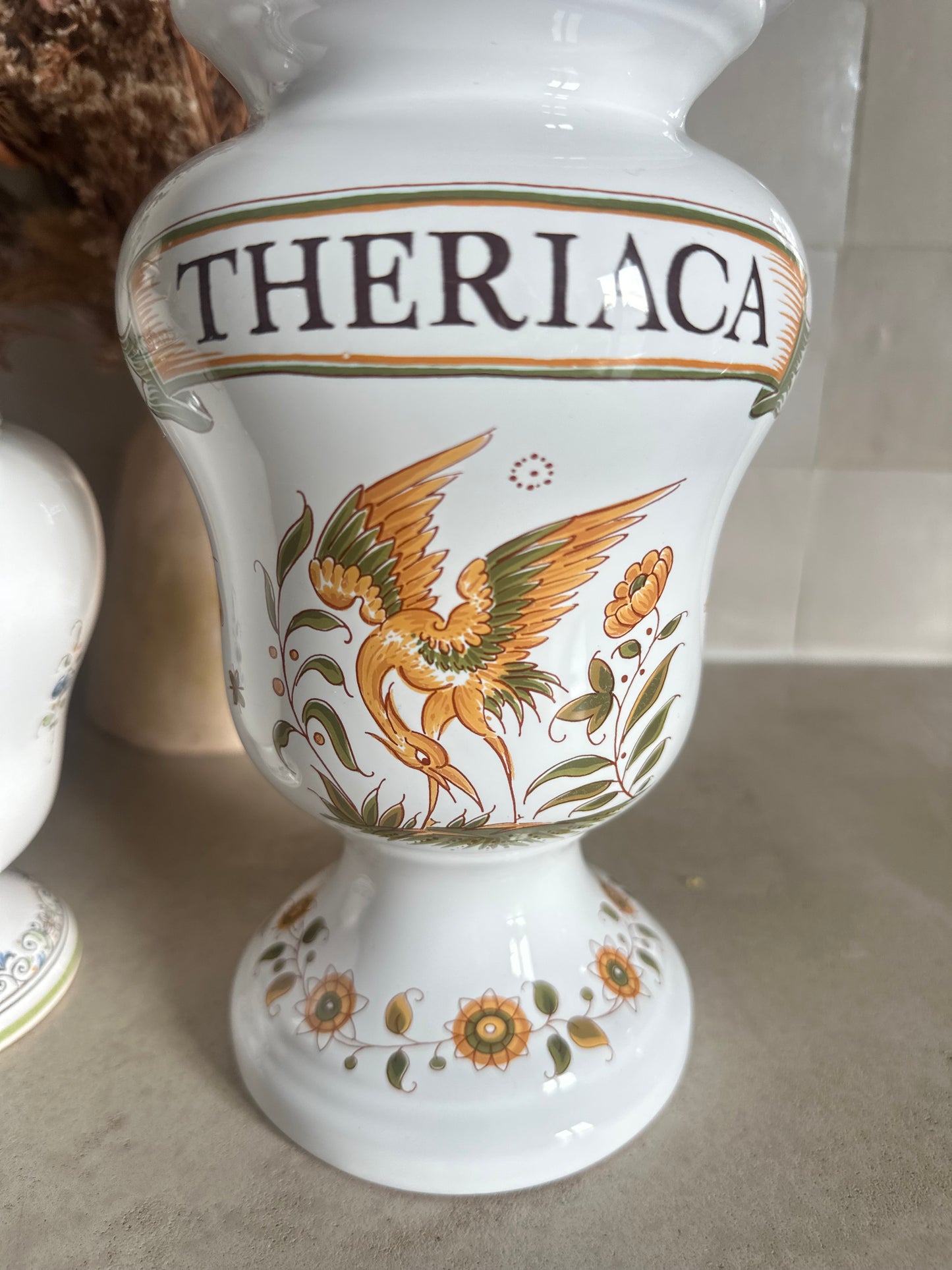 Pot à pharmacie « Theriaca »  en faïence de Moustiers