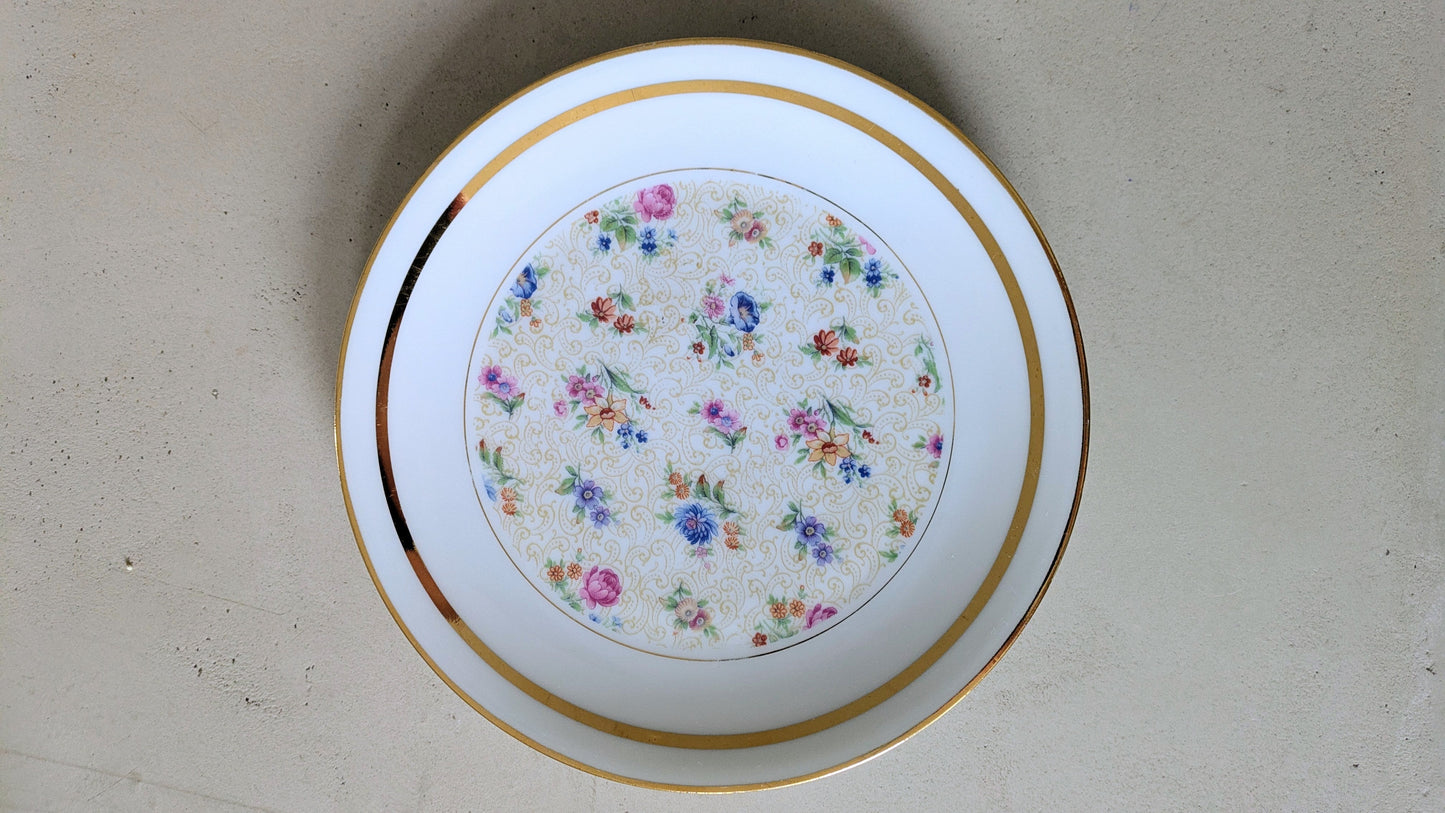 Ensemble de 7 assiettes fleuries et dorées De Raymonde à Zoé