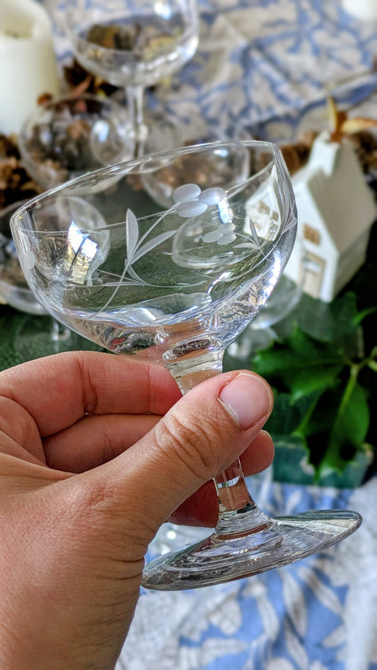 6 coupes à champagne en verre gravé De Raymonde à Zoé