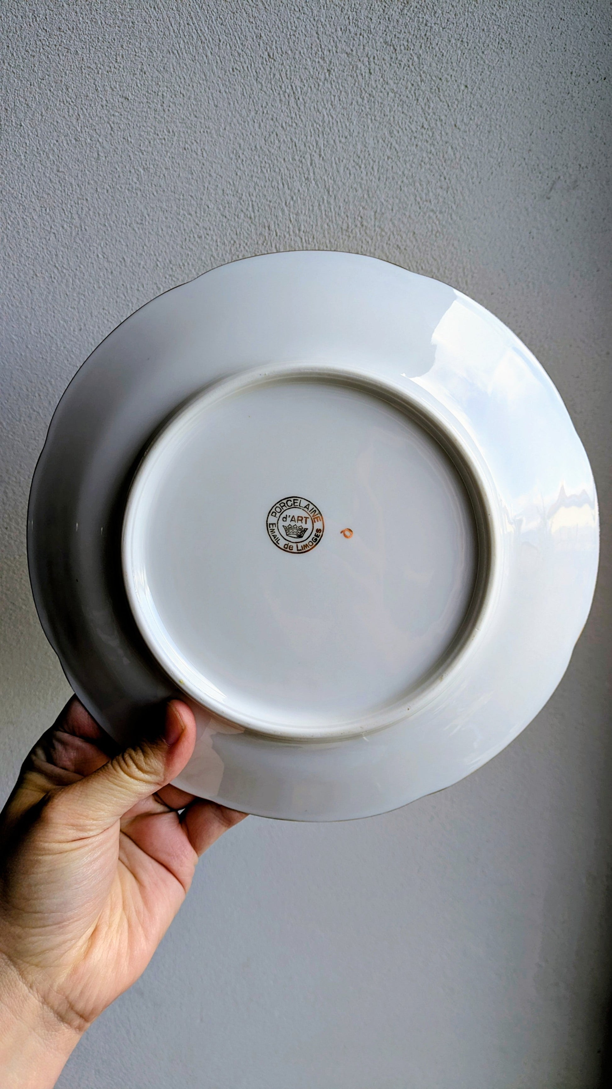 Assiette plate à l’unité en porcelaine De Raymonde à Zoé