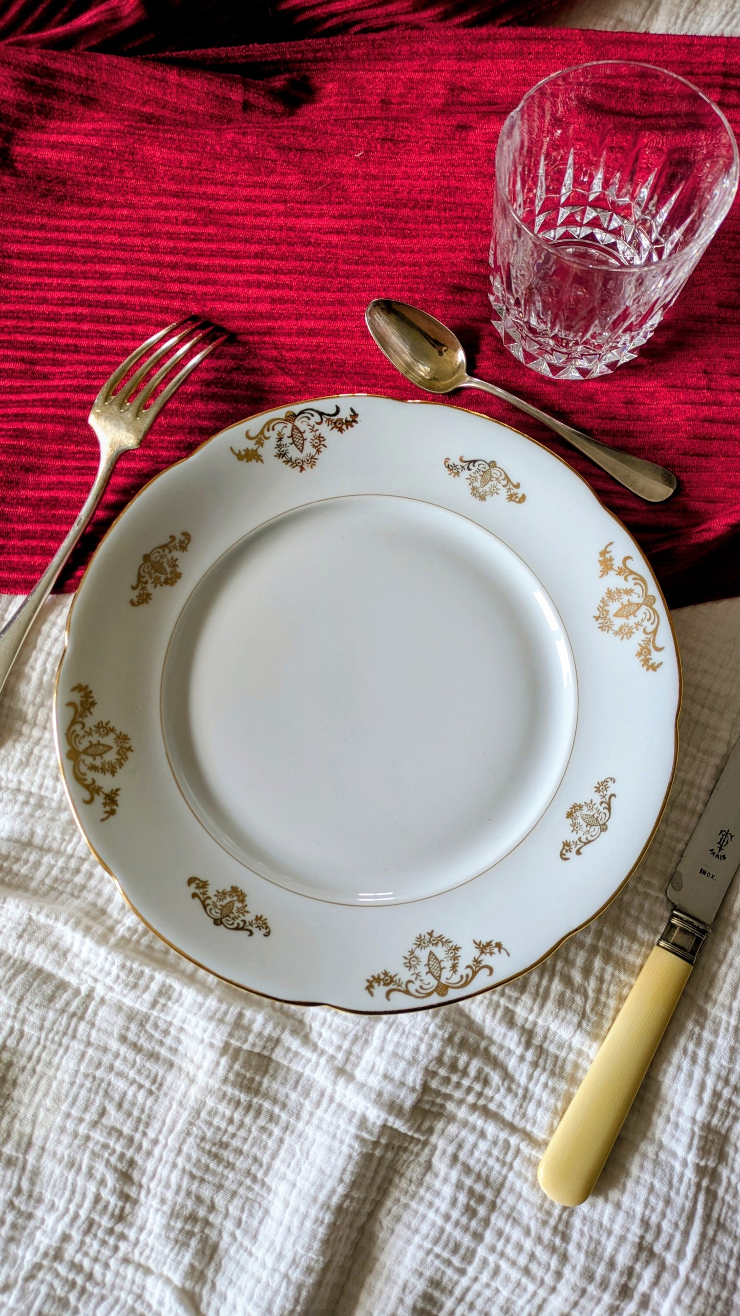 Assiette plate à l’unité en porcelaine De Raymonde à Zoé