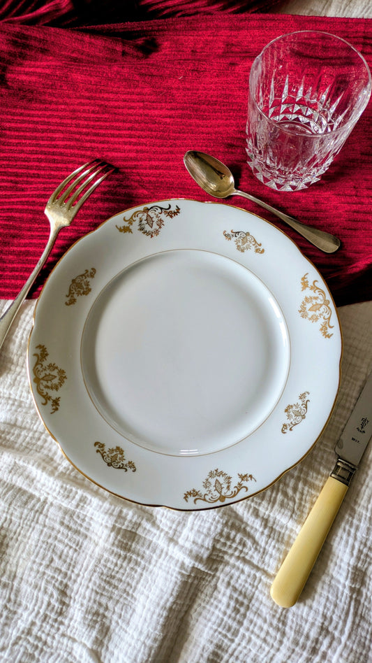 Assiette plate à l’unité en porcelaine De Raymonde à Zoé